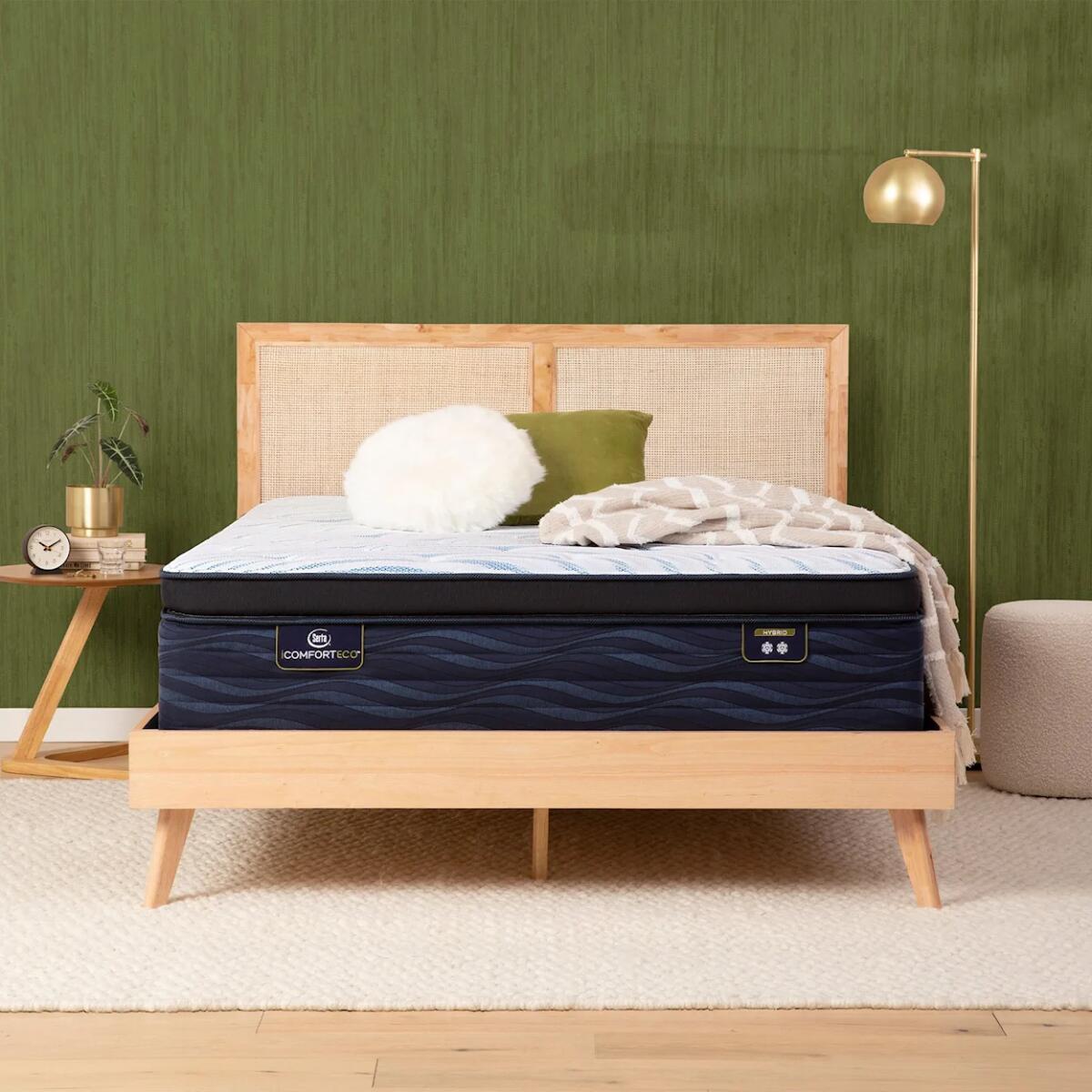 Serta iComfortECO Q20GL Plush Pillow Top Mattress Low Profile Set California King Serta 4