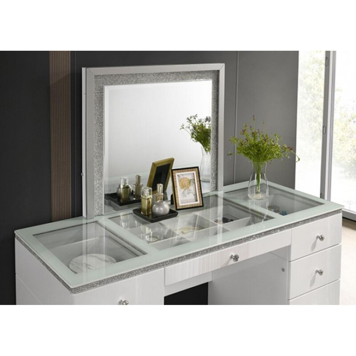 Stoholm Vanity Set - Image 4