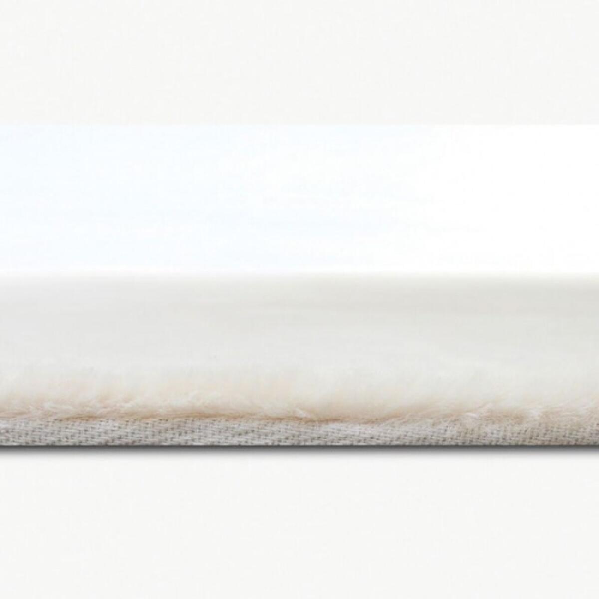 Famalica Area Rug 5′ x 7′ Rugs Cream 9