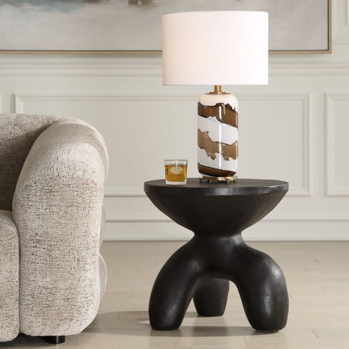 Veta Indoor-outdoor Accent Table - Image 3