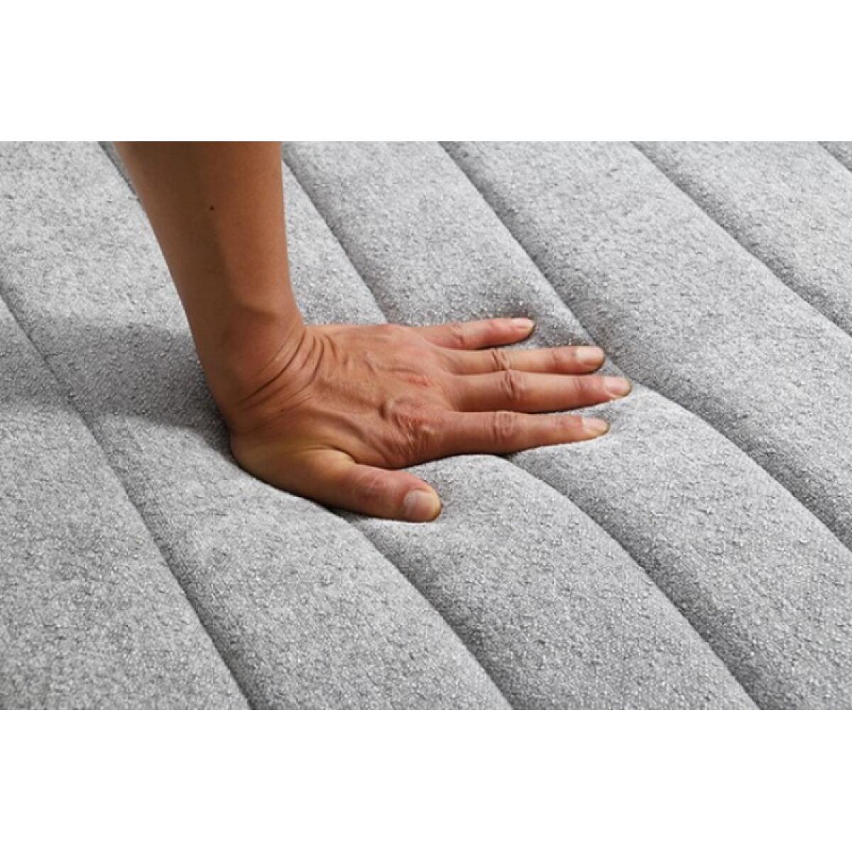 Hoople Channel Tufted Swivel Chair - Image 5