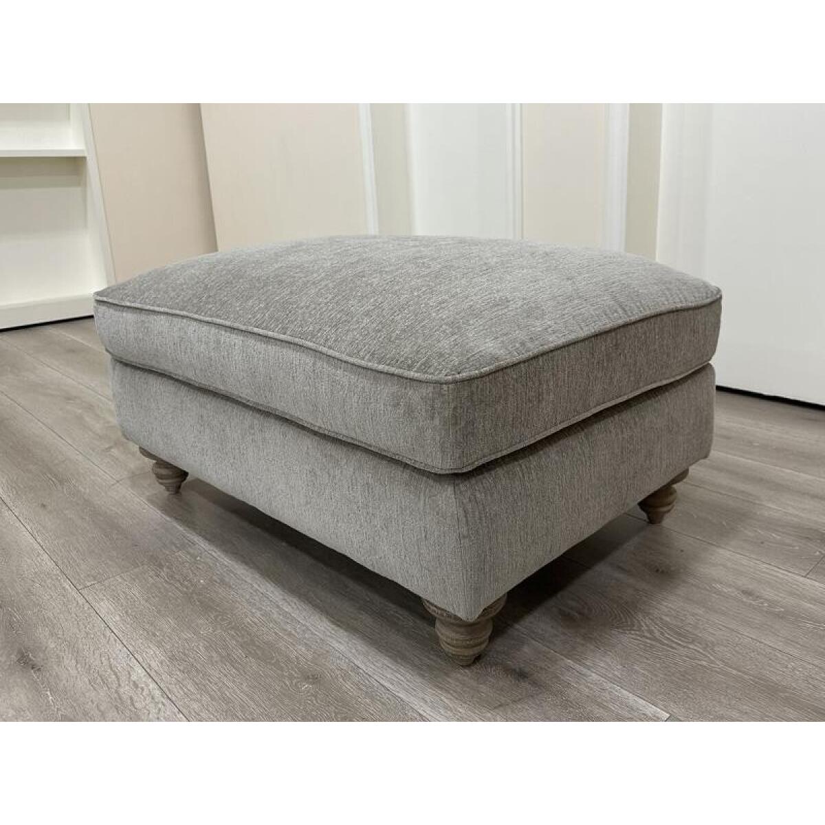 6261fe03c5c90935d08f489018a1be42 Bellamy U2491-63-076 Ottoman - Image 1