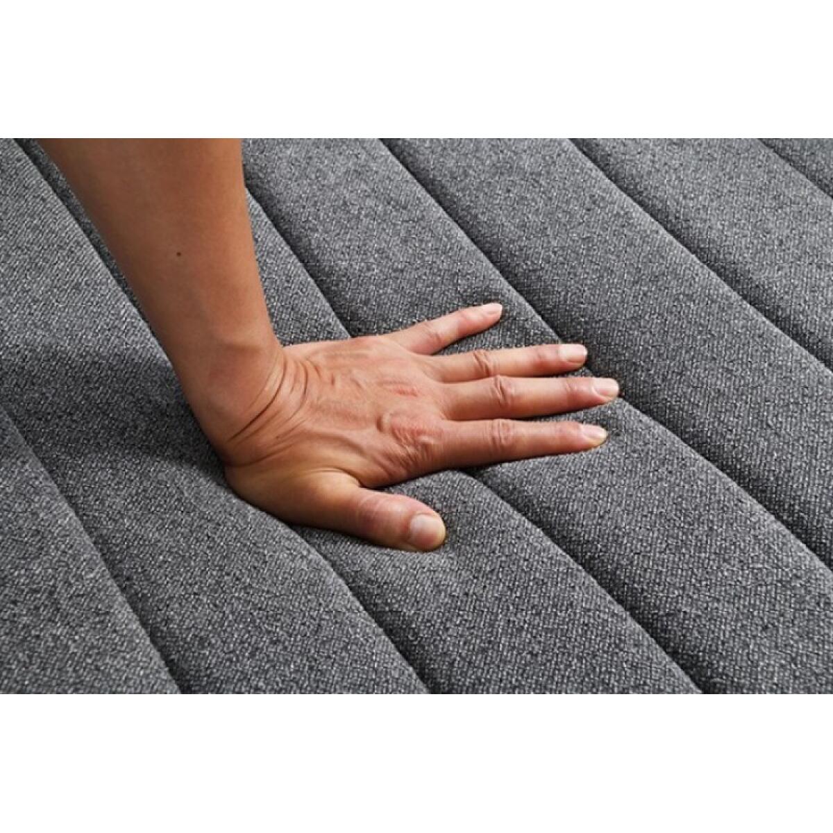 Hoople Channel Tufted Swivel Chair - Image 5