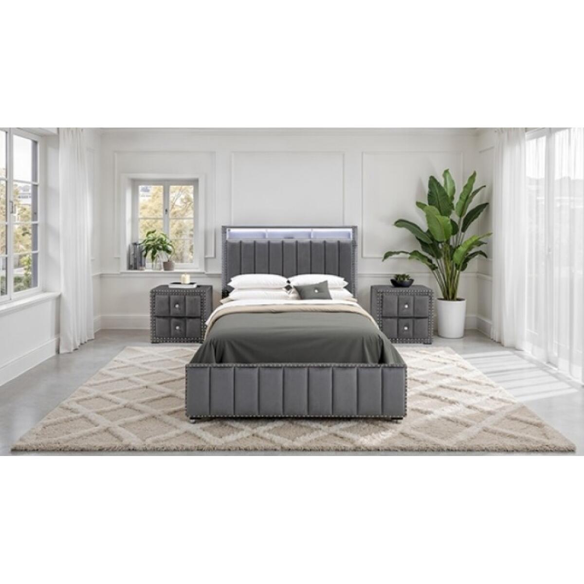 Farese Queen Bed w/ 2 Nightstands - Image 3
