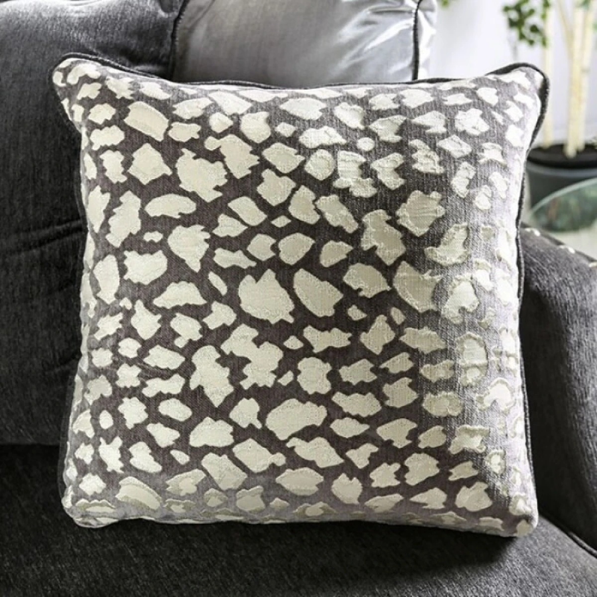 Hendon Loveseat - Image 7