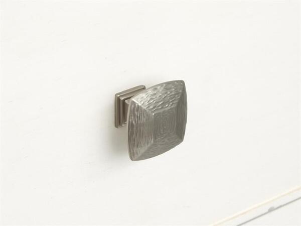 Echo Isles Drawer Nightstand - Image 9