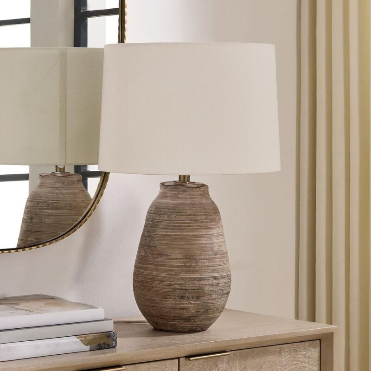 Tonachio Table Lamp - Image 4