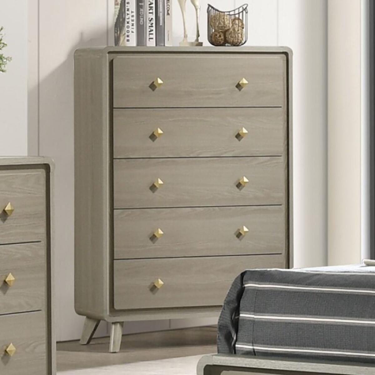 9d27f0c6829a610bc1b79a15d8e3be44 Rainier Chest - Image 1