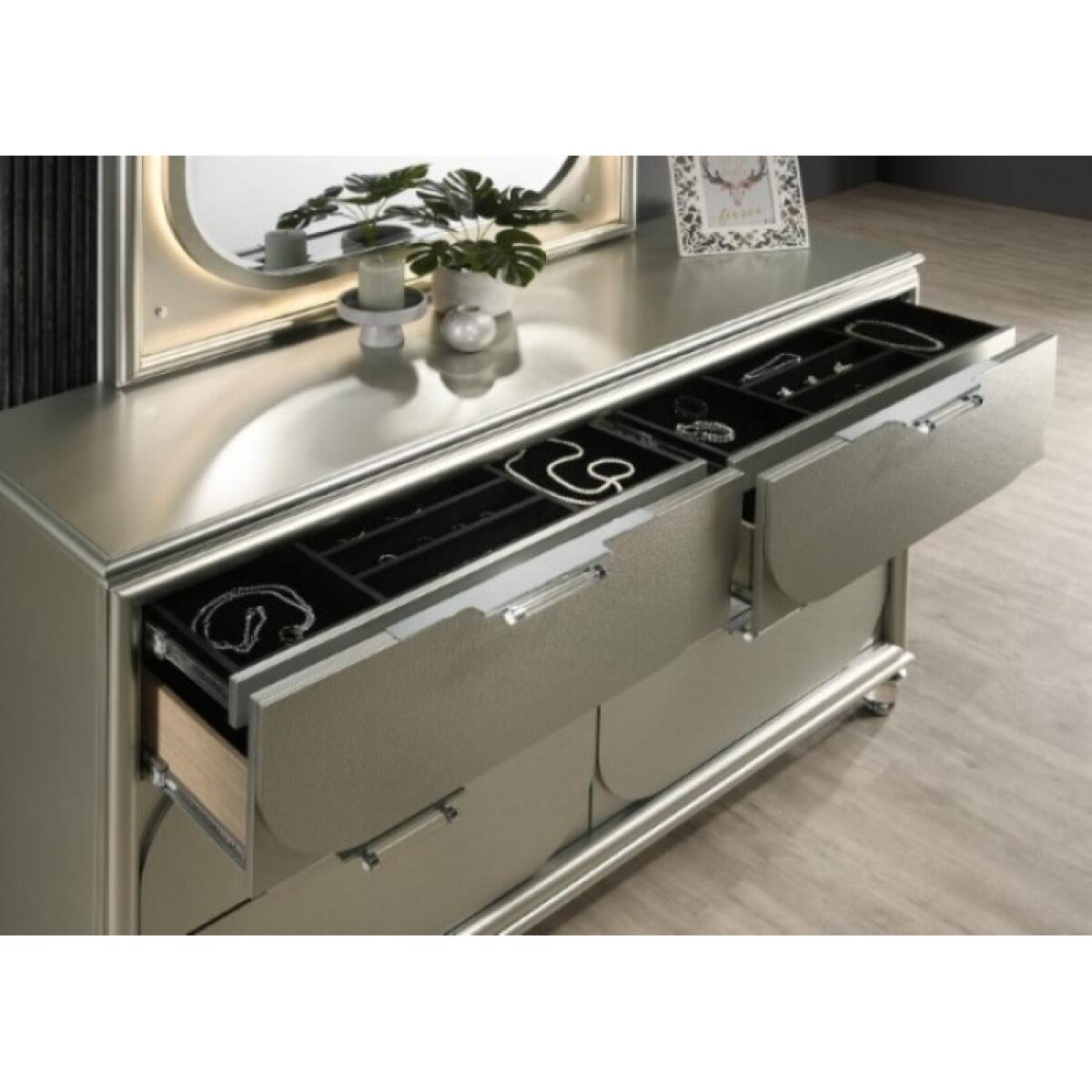 Sheridan Dresser - Image 4