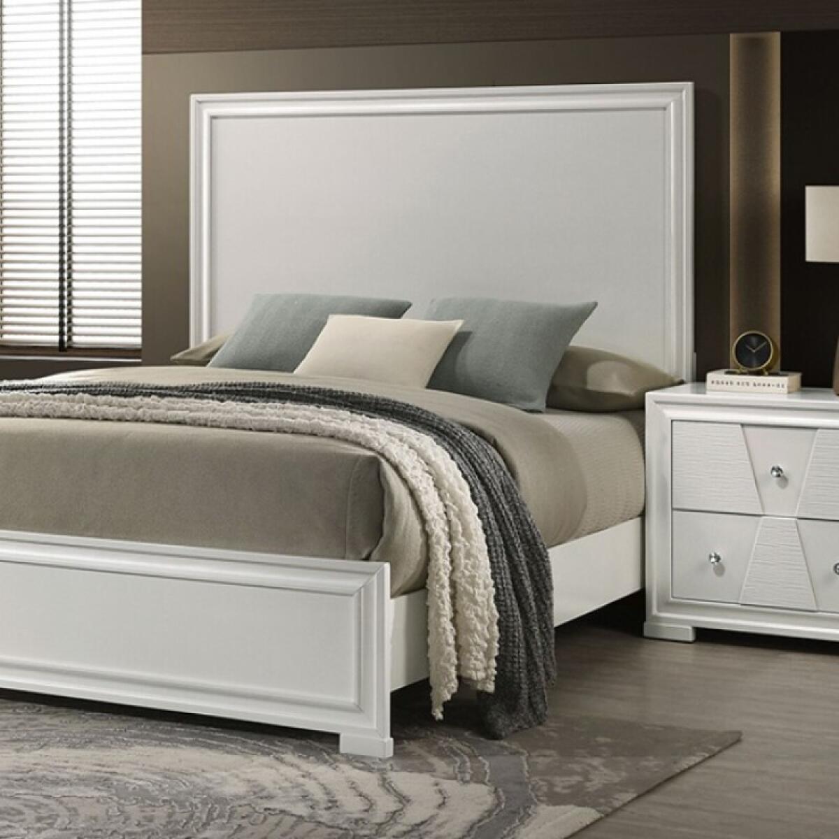 Holsted 5 Pc Queen Bedroom Set - Image 2