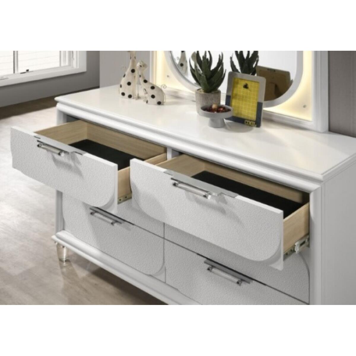 Lareina 4 Pc Full Bedroom Set - Image 10