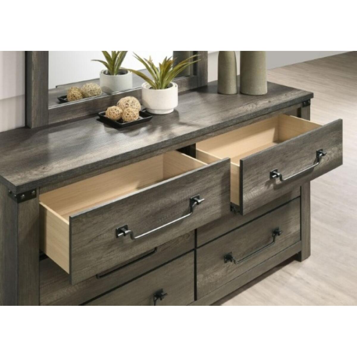 Britonale 6-Drawer Dresser - Image 5