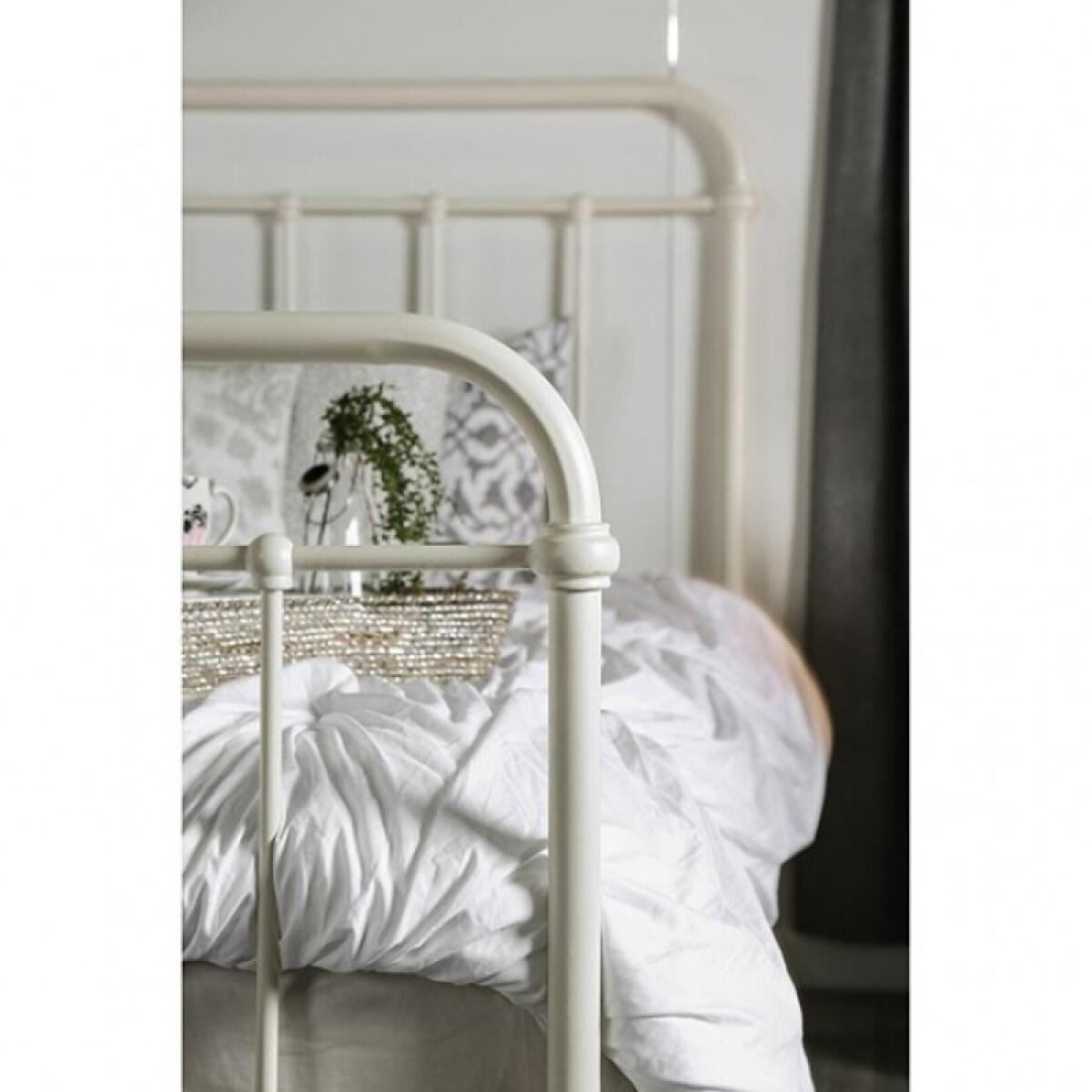 Iria Bed - Image 8