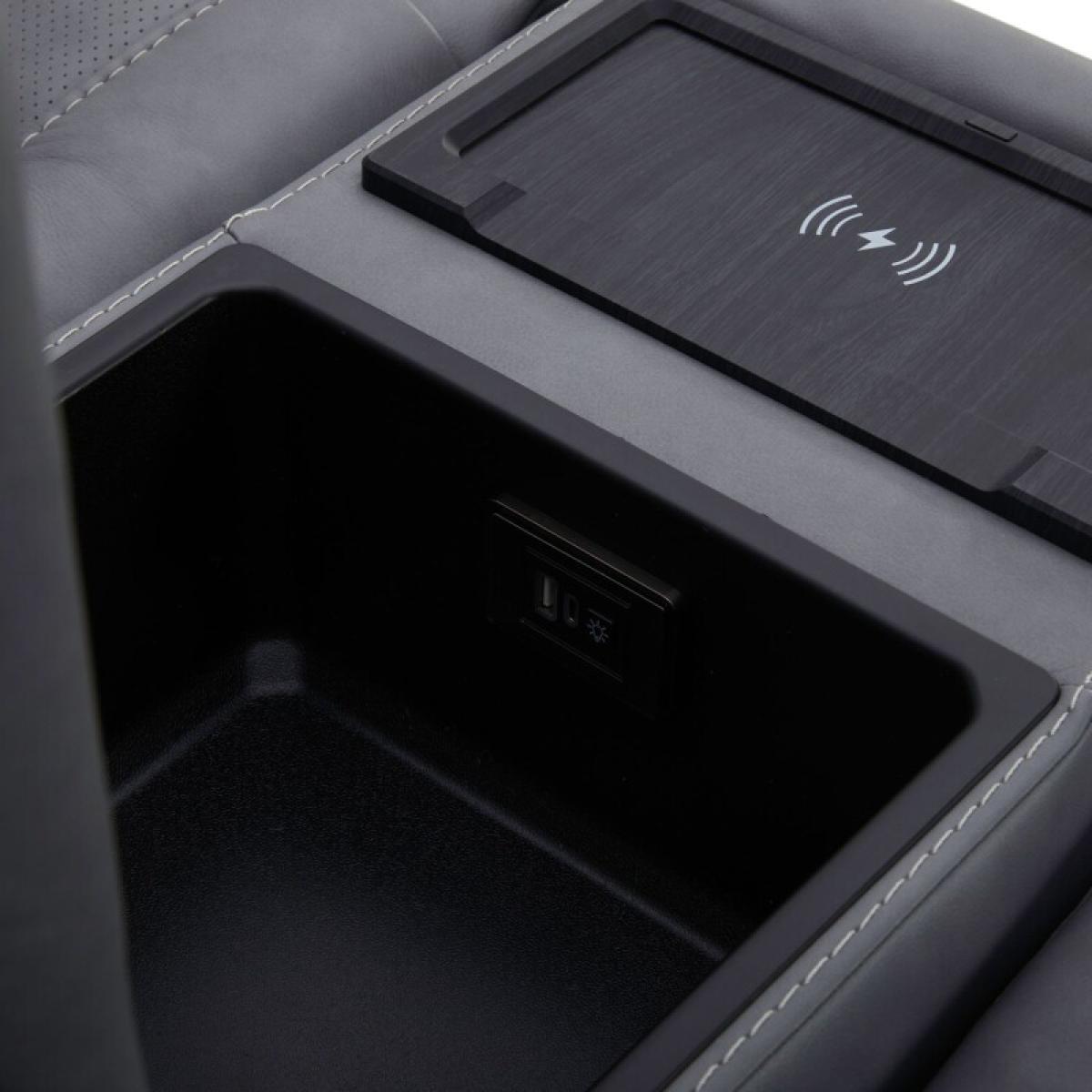 Chapman Loveseat w/ Console P2 & ZG - Image 12