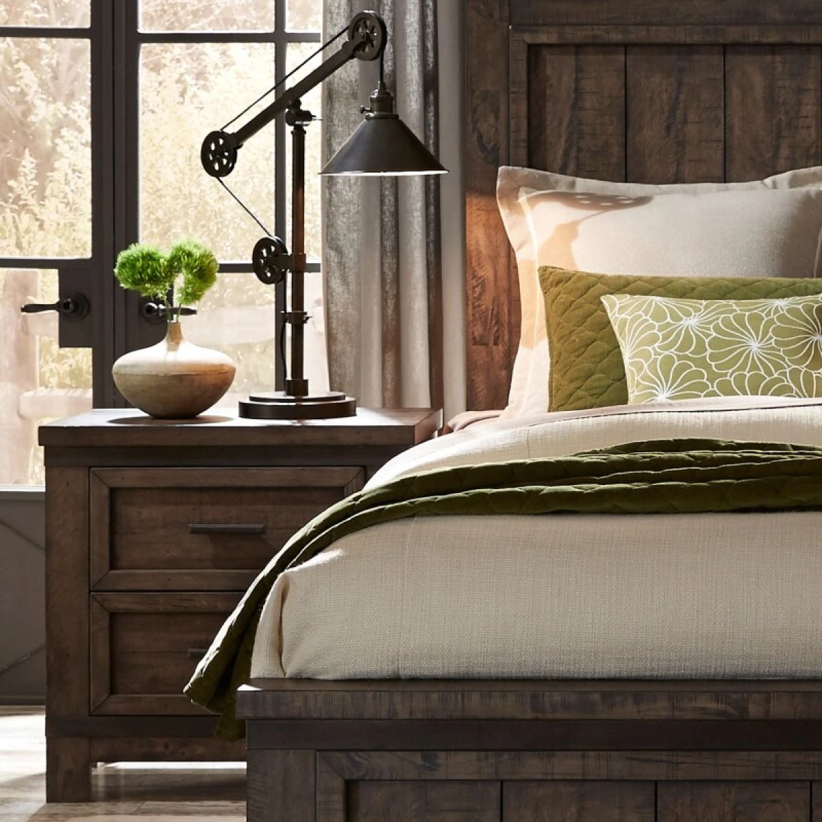 Thornwood Hills Night Stand - Image 7