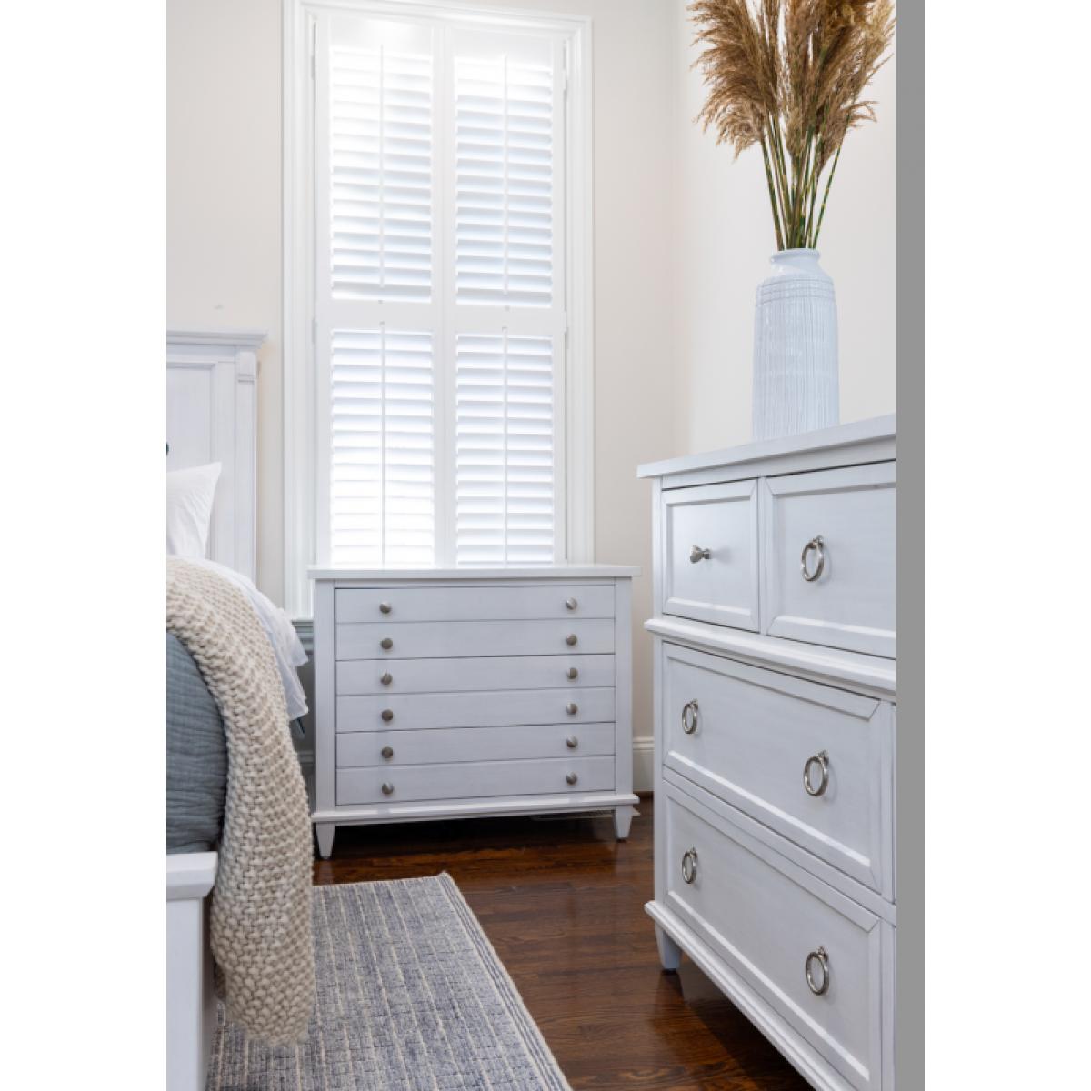 Point Breeze 3 Drawer Bachelor's Chest - Image 9