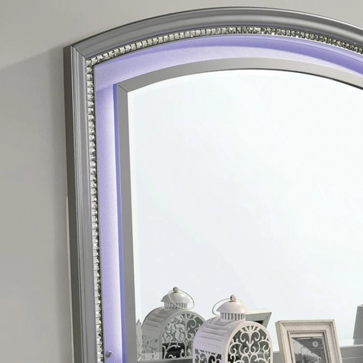 Maddie 5 Pc Queen Bedroom Set - Image 8
