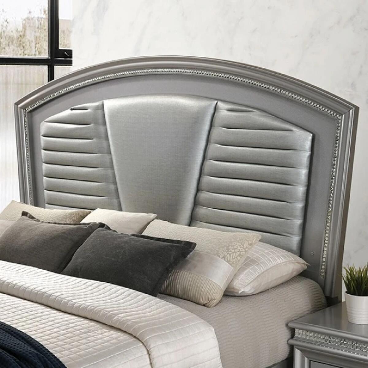 Maddie 4 Pc Queen Bedroom Set - Image 6