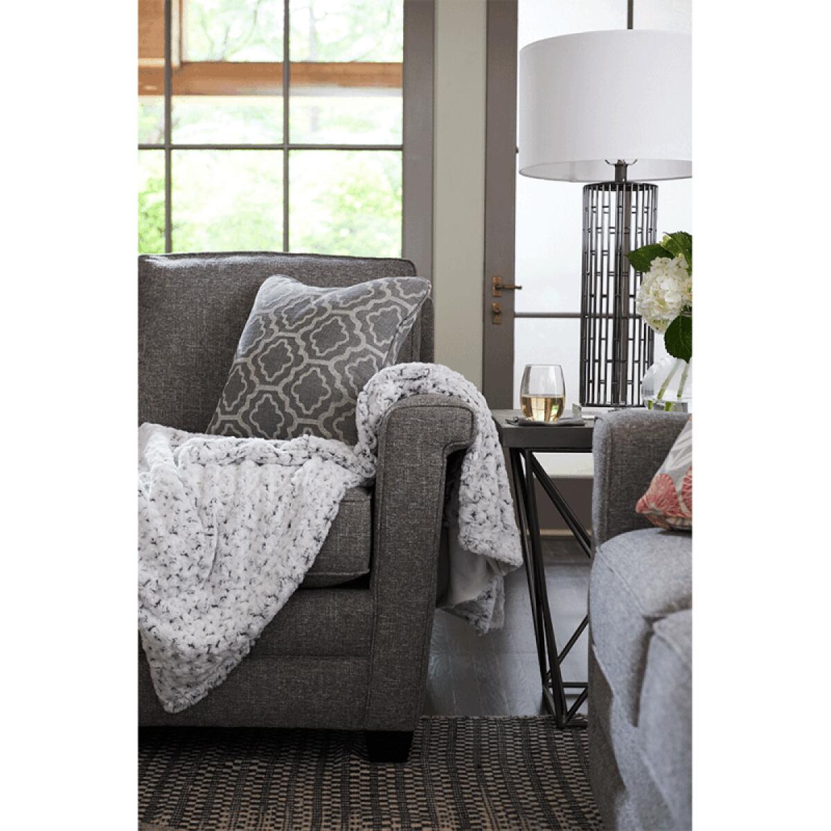 Bexley Loveseat, In Stock - 630681 - Image 4
