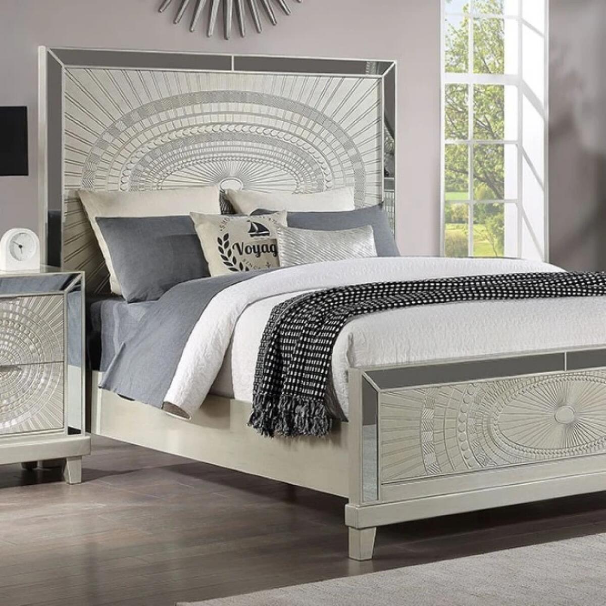 Valletta 4 Pc Queen Bedroom Set - Image 2