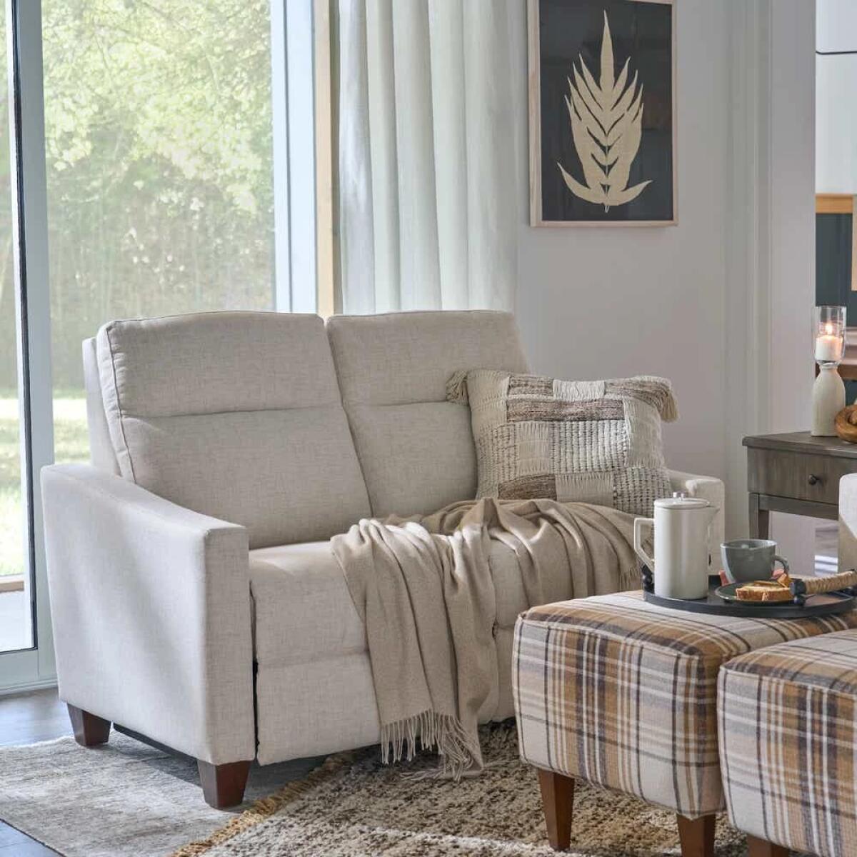 Quinault Power Reclining Loveseat w/ Headrest - 88U810 - Image 3